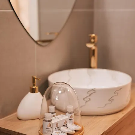 Luxury Jacuzzi מוסטר