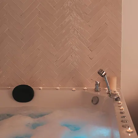 דירה Luxury Jacuzzi *