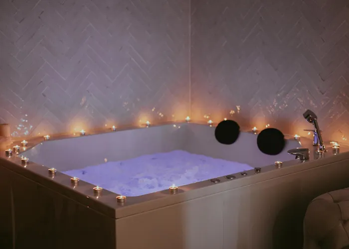 Luxury Jacuzzi Apartman