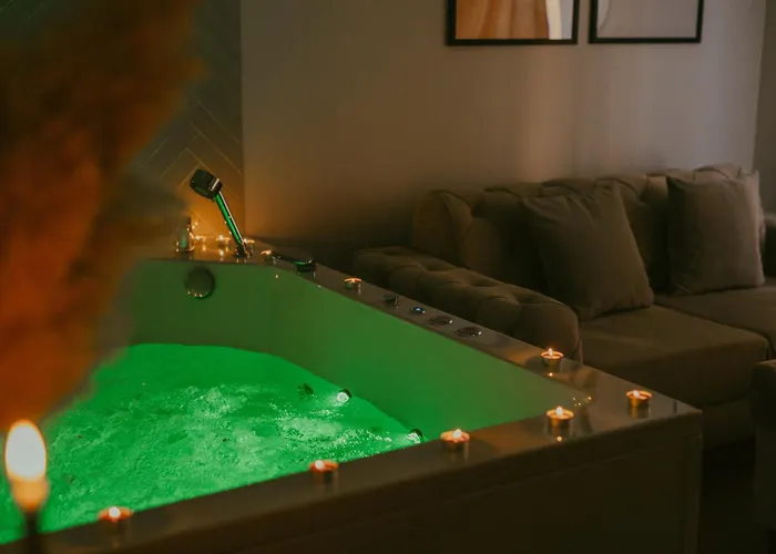 Luxury Jacuzzi Apartman *